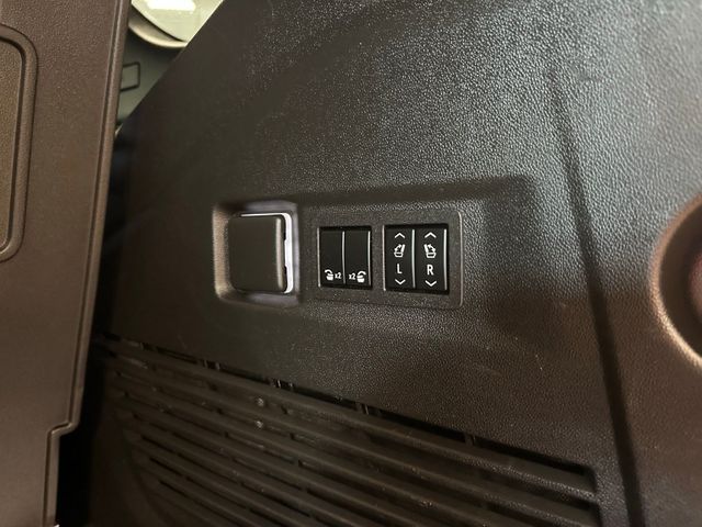 2023 GMC Yukon Denali Ultimate 4WD Rear Media Power Sunroof | Irving, Texas | Hopper Motorplex