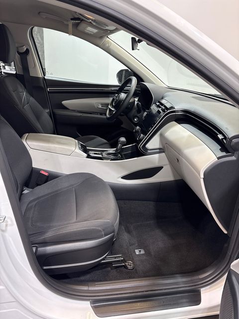 2023 Hyundai TUCSON SE