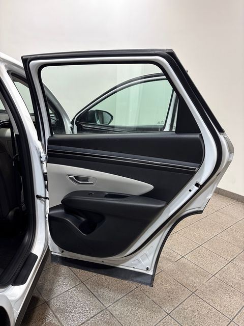 2023 Hyundai TUCSON SE