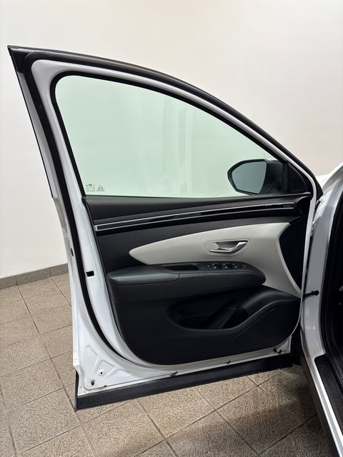 2023 Hyundai TUCSON SE