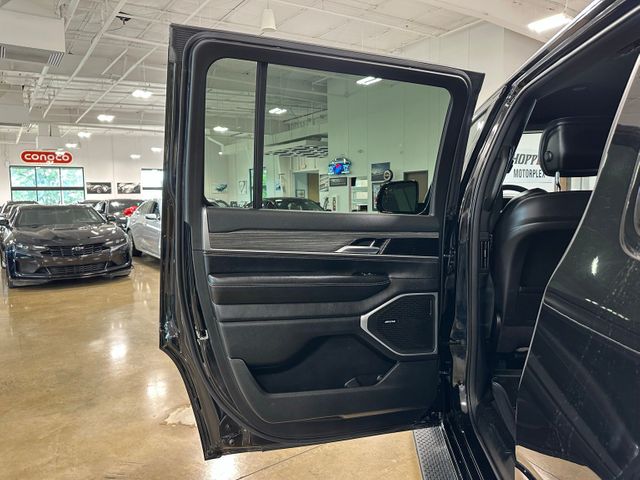 2023 Jeep Wagoneer Series III Preferred Equip | Irving, Texas | Hopper Motorplex 2023 Jeep Wagoneer Series III Preferred Equip | Irving, Texas | Hopper Motorplex