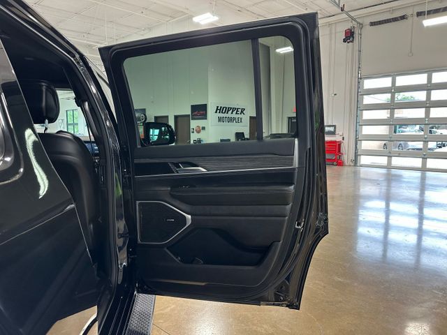 2023 Jeep Wagoneer Series III Preferred Equip | Irving, Texas | Hopper Motorplex 2023 Jeep Wagoneer Series III Preferred Equip | Irving, Texas | Hopper Motorplex