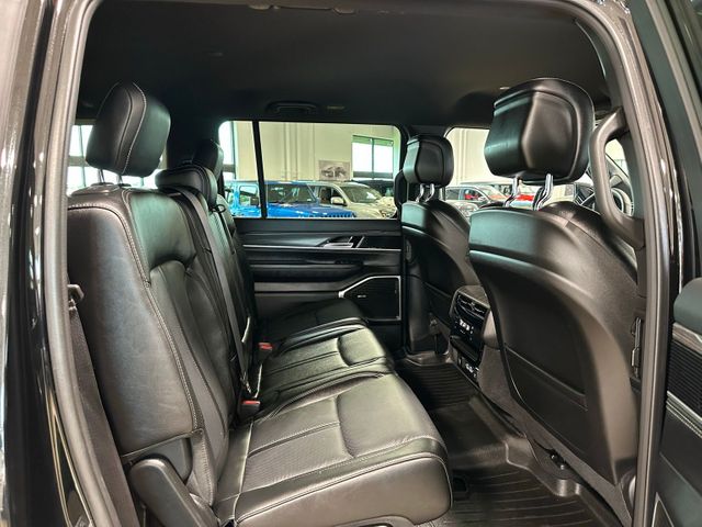 2023 Jeep Wagoneer Series III Preferred Equip | Irving, Texas | Hopper Motorplex 2023 Jeep Wagoneer Series III Preferred Equip | Irving, Texas | Hopper Motorplex