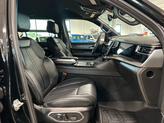 2023 Jeep Wagoneer Series III Preferred Equip | Irving, Texas | Hopper Motorplex 2023 Jeep Wagoneer Series III Preferred Equip | Irving, Texas | Hopper Motorplex