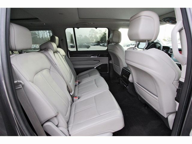 2023 Jeep Wagoneer Base