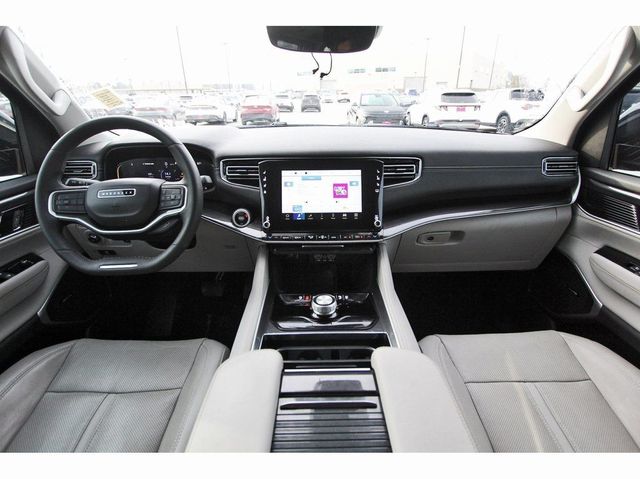 2023 Jeep Wagoneer Base