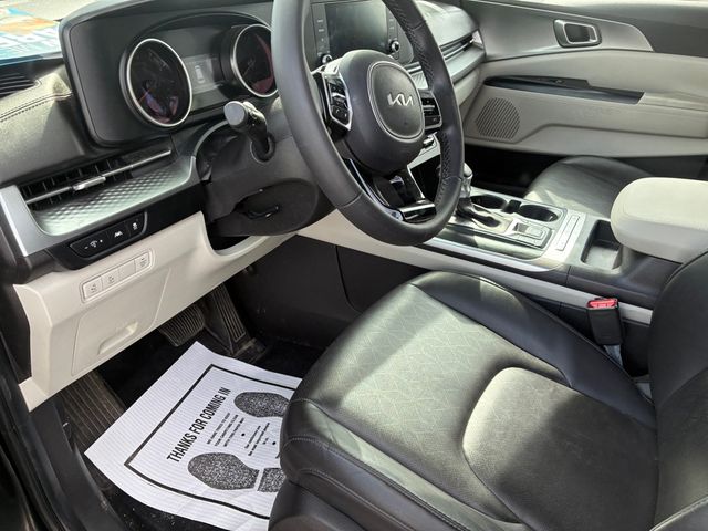 2023 Kia Carnival LX