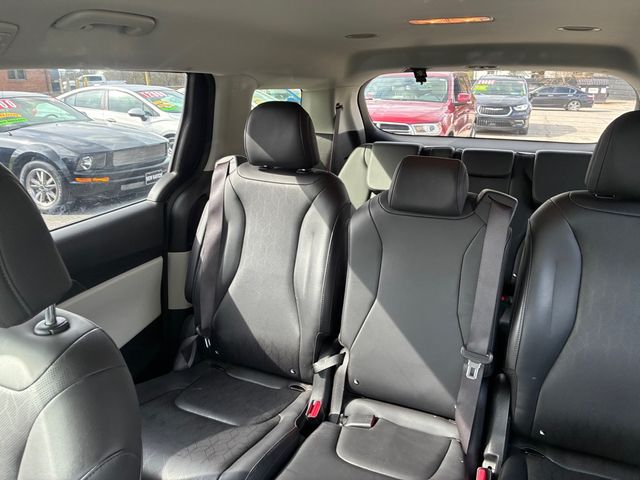 2023 Kia Carnival LX