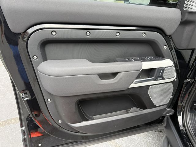 2023 Land Rover Defender 130 SE