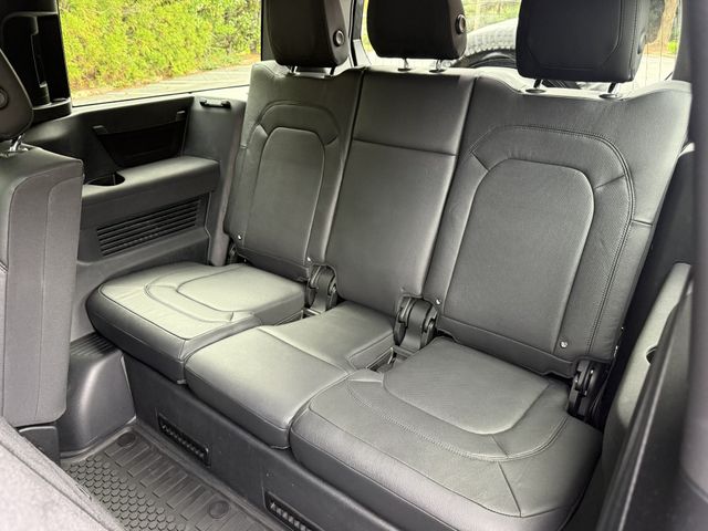 2023 Land Rover Defender 130 SE