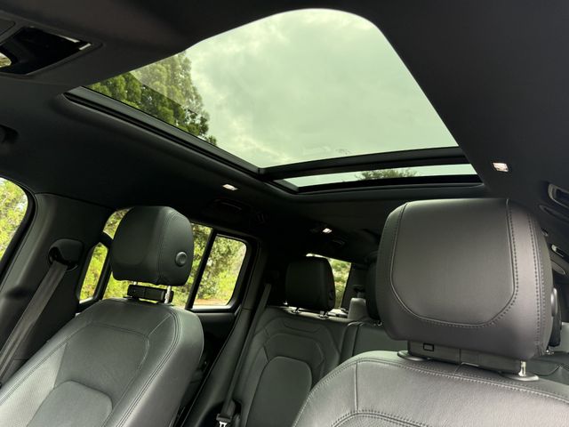 2023 Land Rover Defender 130 SE