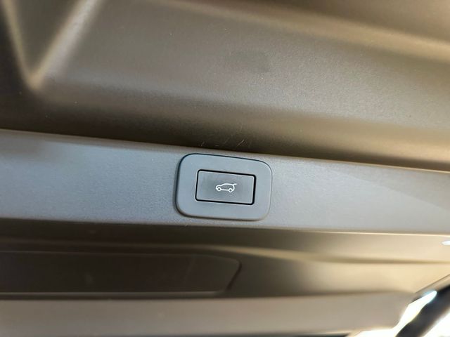 2023 Land Rover Range Rover SE AWD Shadow Exterior Pack 22" Gloss Black Win... | Irving, Texas | Hopper Motorplex