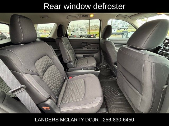 2023 Nissan Pathfinder SV