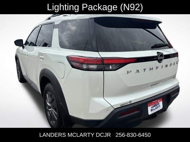 2023 Nissan Pathfinder SV