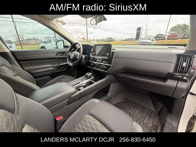 2023 Nissan Pathfinder SV