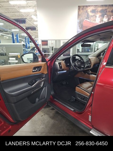 2023 Nissan Pathfinder Platinum