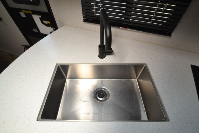 2023 Venture RV Sonic X 220VRBX