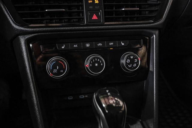 2023 Volkswagen Taos SE | New York, NY | Spincar Demo Account