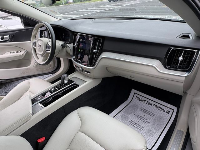 2023 Volvo S60 B5 Plus Dark Theme