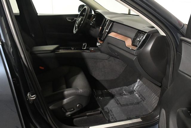 2023 Volvo XC60 B5 Plus Bright Theme | Branford, CT | Sound Auto Wholesalers 2023 Volvo XC60 B5 Plus Bright Theme | Branford, CT | Sound Auto Wholesalers