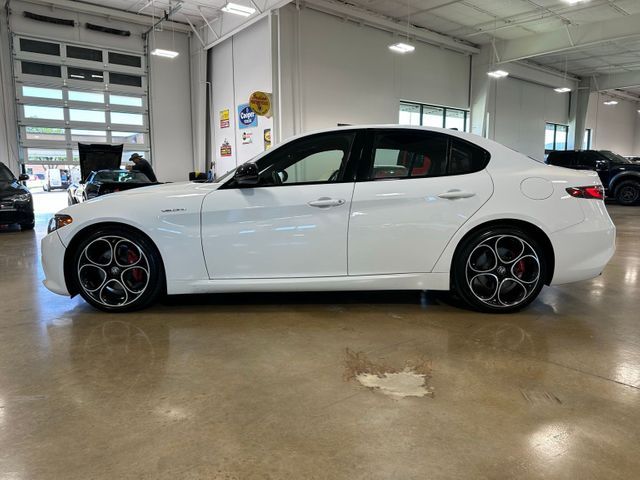 2024 Alfa Romeo Giulia Veloce 