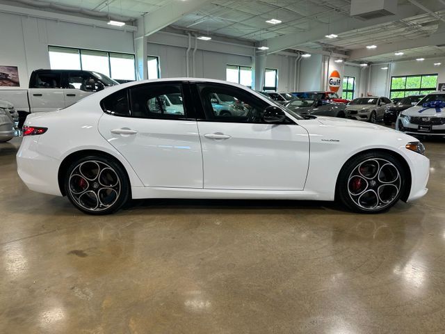 2024 Alfa Romeo Giulia Veloce 