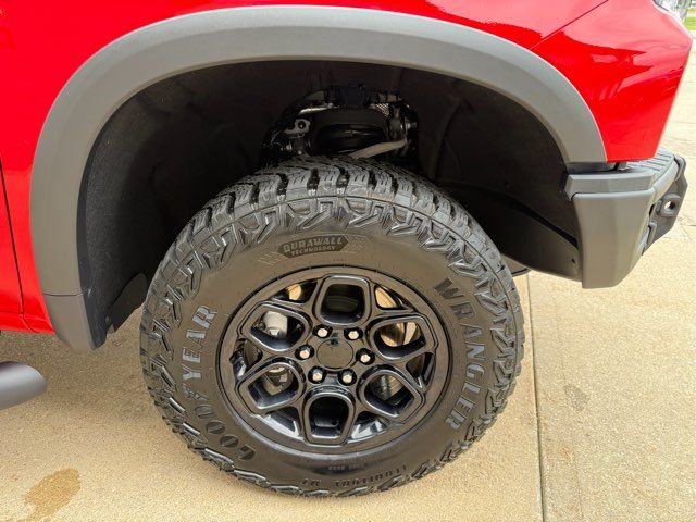 2024 Chevrolet Silverado 1500 ZR2 | Gifford, IL | Trav's Automotive 2024 Chevrolet Silverado 1500 ZR2 | Gifford, IL | Trav's Automotive