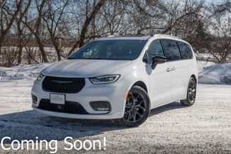 2024 Chrysler Pacifica Limited w/ Stow 'n Go, Adaptive Cruise, 28 MPG