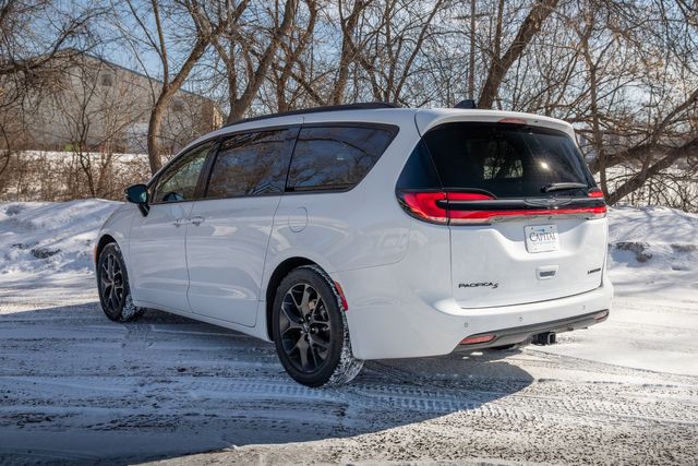 2024 Chrysler Pacifica Limited w/ Stow 'n Go, Adaptive Cruise, 28 MPG