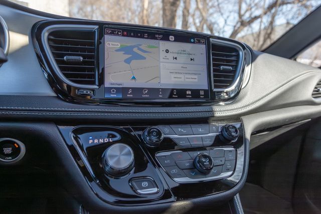 2024 Chrysler Pacifica Limited w/ Stow 'n Go, Adaptive Cruise, 28 MPG