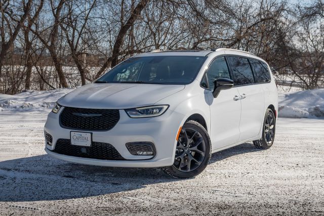 2024 Chrysler Pacifica Limited w/ Stow 'n Go, Adaptive Cruise, 28 MPG
