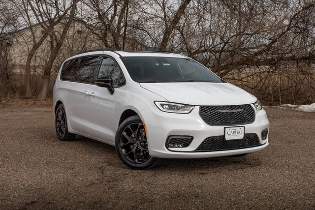 2024 Chrysler Pacifica Limited w/ Stow 'n Go, Adaptive Cruise, 28 MPG 2024 Chrysler Pacifica Limited w/ Stow 'n Go, Adaptive Cruise, 28 MPG