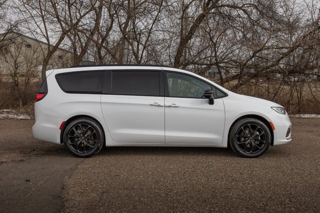 2024 Chrysler Pacifica Limited w/ Stow 'n Go, Adaptive Cruise, 28 MPG 2024 Chrysler Pacifica Limited w/ Stow 'n Go, Adaptive Cruise, 28 MPG