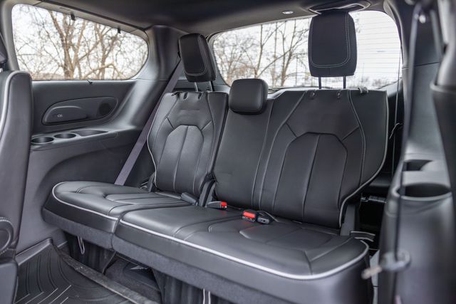 2024 Chrysler Pacifica Limited w/ Stow 'n Go, Adaptive Cruise, 28 MPG 2024 Chrysler Pacifica Limited w/ Stow 'n Go, Adaptive Cruise, 28 MPG