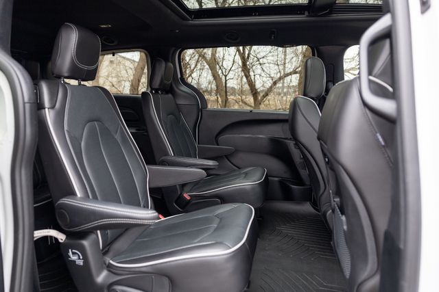 2024 Chrysler Pacifica Limited w/ Stow 'n Go, Adaptive Cruise, 28 MPG 2024 Chrysler Pacifica Limited w/ Stow 'n Go, Adaptive Cruise, 28 MPG