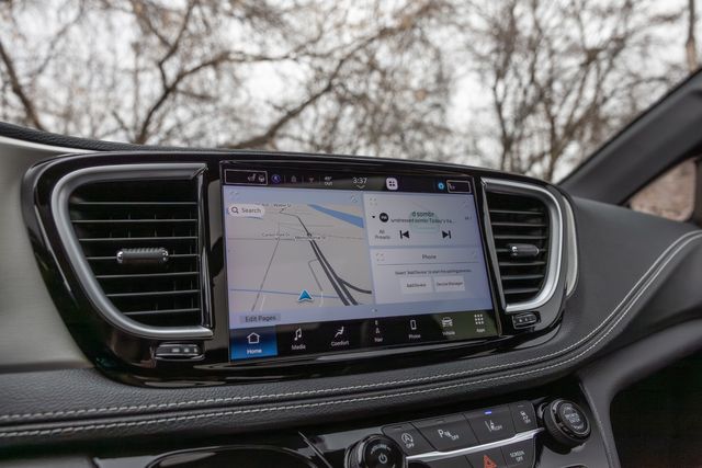 2024 Chrysler Pacifica Limited w/ Stow 'n Go, Adaptive Cruise, 28 MPG 2024 Chrysler Pacifica Limited w/ Stow 'n Go, Adaptive Cruise, 28 MPG