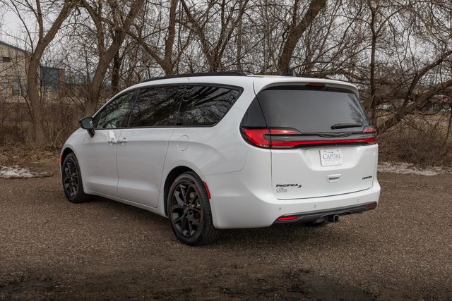 2024 Chrysler Pacifica Limited w/ Stow 'n Go, Adaptive Cruise, 28 MPG
