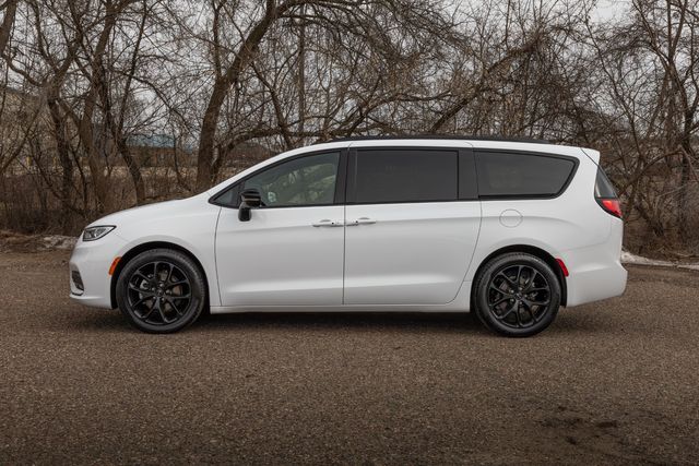 2024 Chrysler Pacifica Limited w/ Stow 'n Go, Adaptive Cruise, 28 MPG 2024 Chrysler Pacifica Limited w/ Stow 'n Go, Adaptive Cruise, 28 MPG