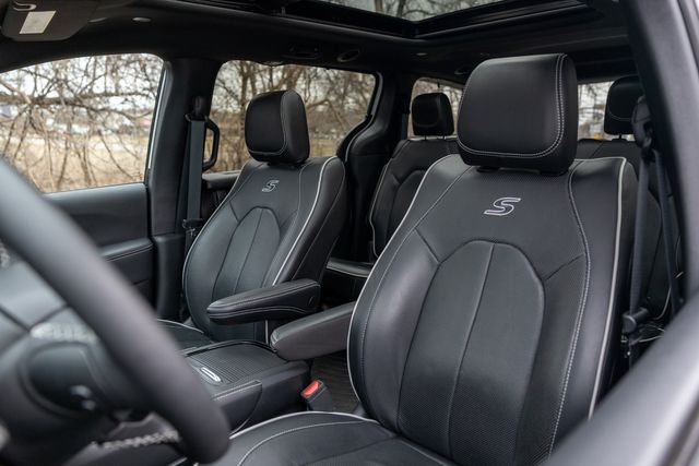 2024 Chrysler Pacifica Limited w/ Stow 'n Go, Adaptive Cruise, 28 MPG 2024 Chrysler Pacifica Limited w/ Stow 'n Go, Adaptive Cruise, 28 MPG