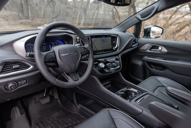 2024 Chrysler Pacifica Limited w/ Stow 'n Go, Adaptive Cruise, 28 MPG 2024 Chrysler Pacifica Limited w/ Stow 'n Go, Adaptive Cruise, 28 MPG