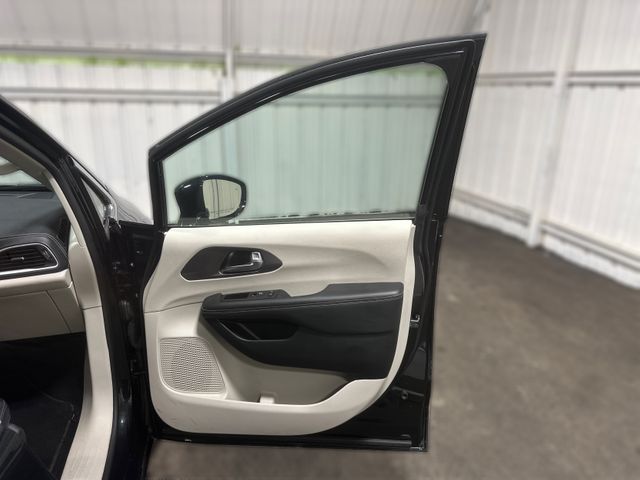 2024 Chrysler Pacifica Plug-In Hybrid Select 2024 Chrysler Pacifica Plug-In Hybrid Select