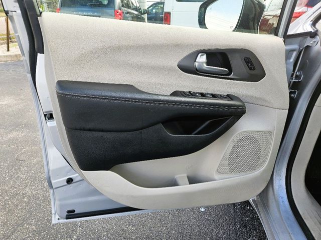 2024 Chrysler Pacifica Touring L Wheelchair Van Handicap Ramp Van