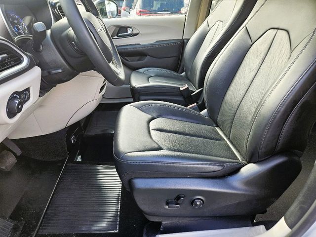 2024 Chrysler Pacifica Touring L Wheelchair Van Handicap Ramp Van