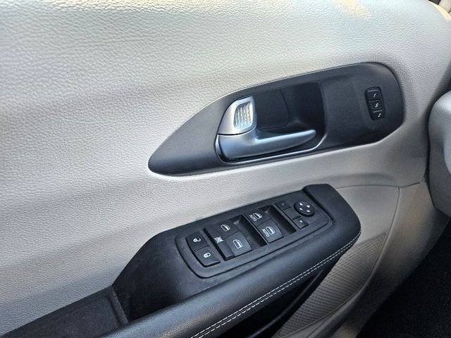 2024 Chrysler Pacifica Touring L Wheelchair Van Handicap Ramp Van