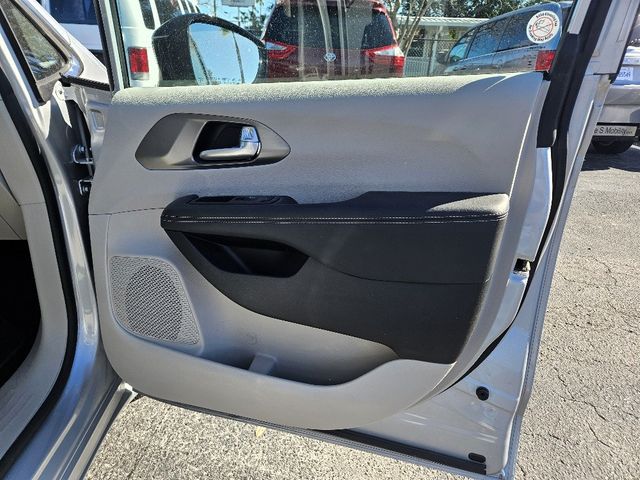 2024 Chrysler Pacifica Touring L Wheelchair Van Handicap Ramp Van