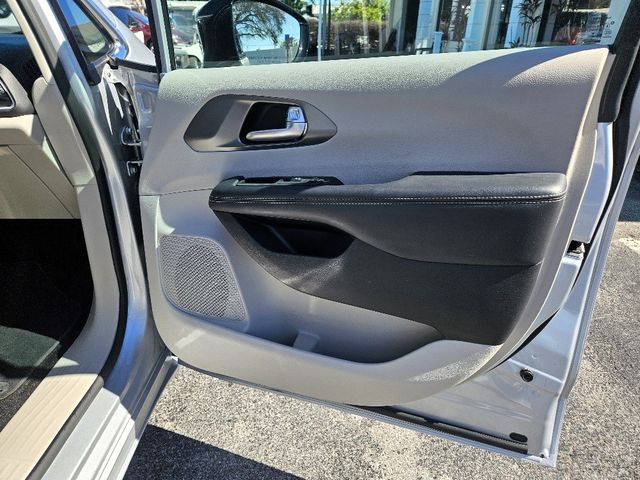 2024 Chrysler Pacifica Touring L Wheelchair Van Handicap Ramp Van