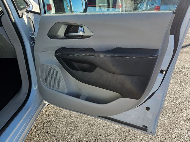 2024 Chrysler Pacifica Touring L Wheelchair Van Handicap Ramp Van