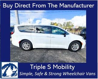 2024 Chrysler Pacifica Touring L Wheelchair Van Handicap Ramp Van  | Pinellas Park, Florida | Triple S Mobility, Inc in Pinellas Park, Florida 33781