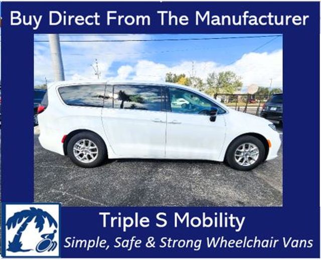 2024 Chrysler Pacifica Touring L Wheelchair Van Handicap Ramp Van  | Pinellas Park, Florida | Triple S Mobility, Inc