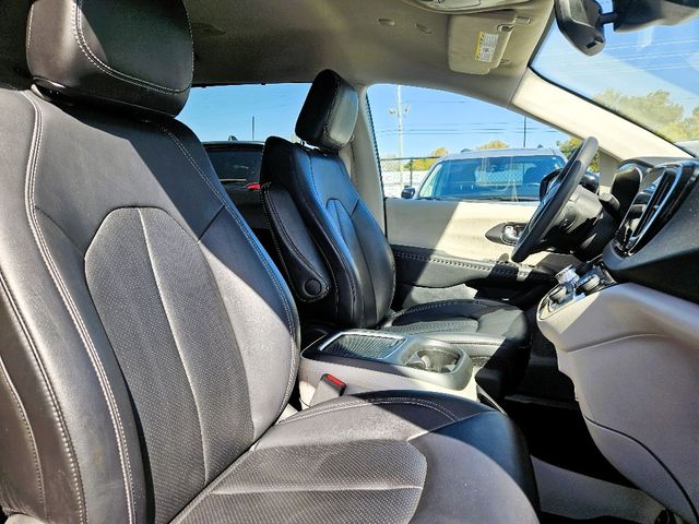 2024 Chrysler Pacifica Touring L Wheelchair Van Handicap Ramp Van